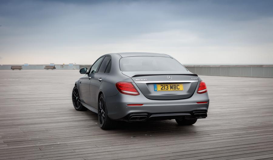  Mercedes-AMG E63 S 4Matic+ 2017 года  (UK) (фото 33 из 40)